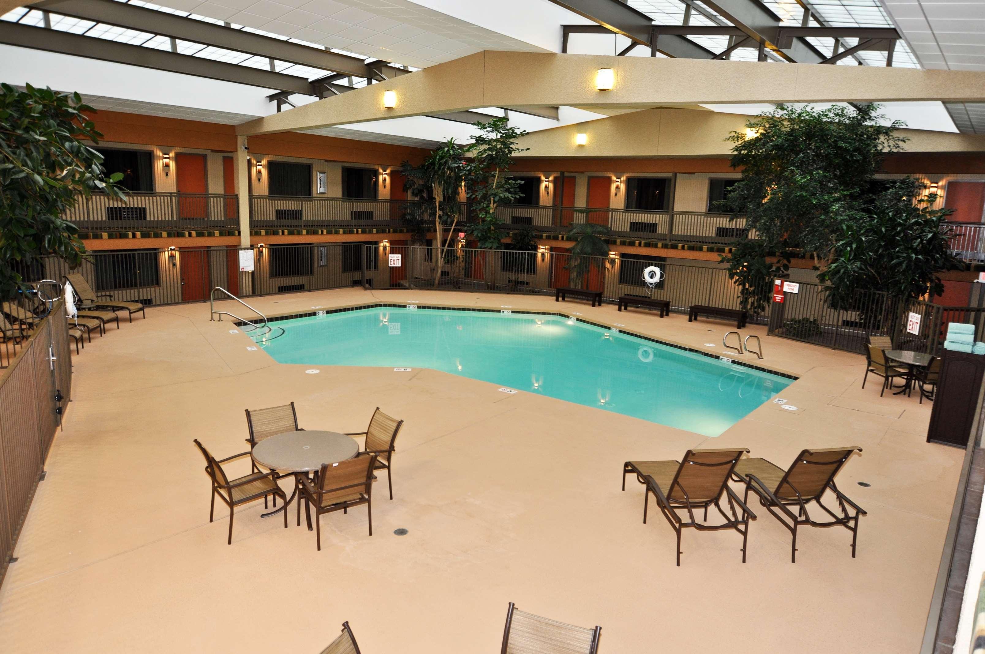 Best Western Plus Raton Hotel Exterior photo