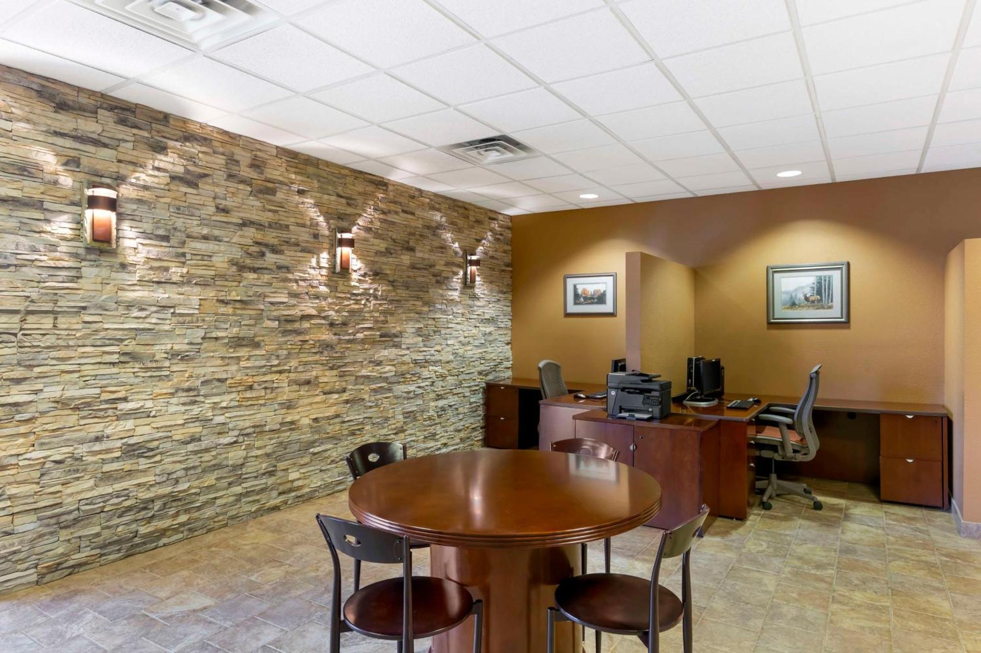 Best Western Plus Raton Hotel Exterior photo